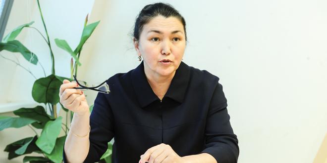 Роза МҰҚАНОВА: ЖАЗУШЫ ДЕРТІНІҢ БІР ЕМІ – ЖАЗУДЫҢ КҮҢІ БОЛУ